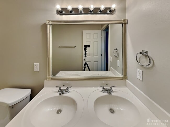 Building Photo - 305 Hester Ct