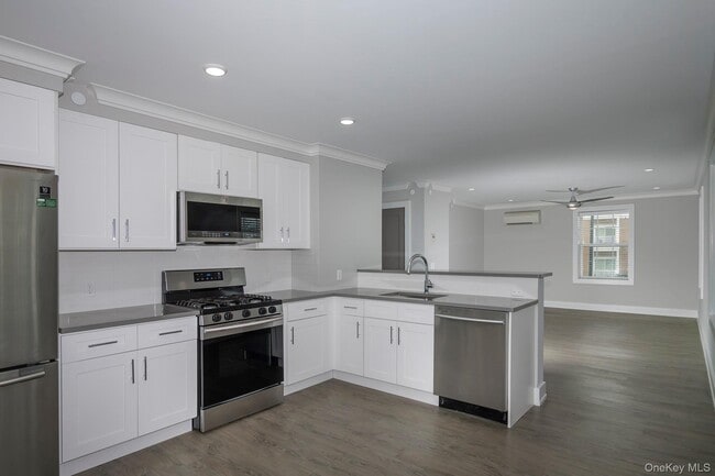 Building Photo - 75 Circle Dr