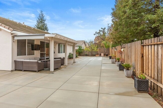 Building Photo - 5639 Great Valley Dr