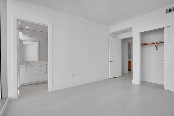 Building Photo - 151 N Seabreeze Blvd