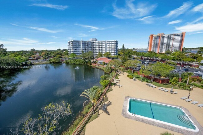 Building Photo - 1300 NE Miami Gardens Dr