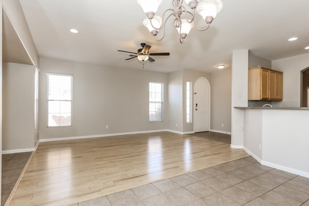 Building Photo - 400 N Eucalyptus Pl