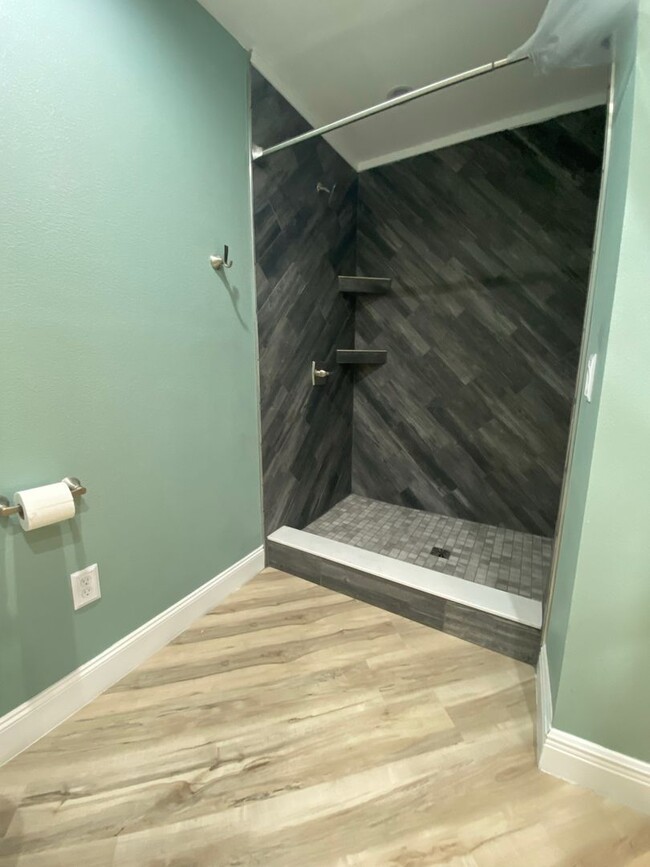 Building Photo - FULLY REMODELED VILLA IN REGENT PARK!!!!