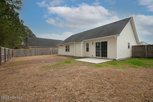 Building Photo - 713 Savannah Dr