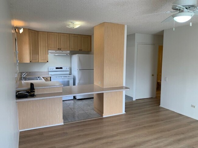 Building Photo - Lilikoi Building (Salt Lake) 1 bedroom, 1 bath Condo with 1 parking - Avail now!