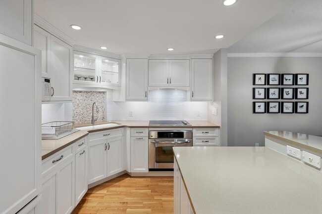 Building Photo - 2885 Knox Ave S