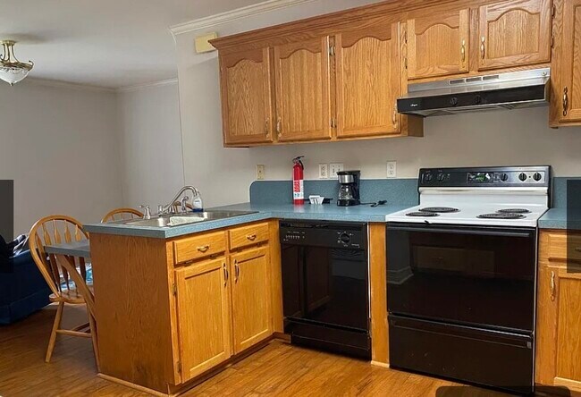 Building Photo - 617 N State St