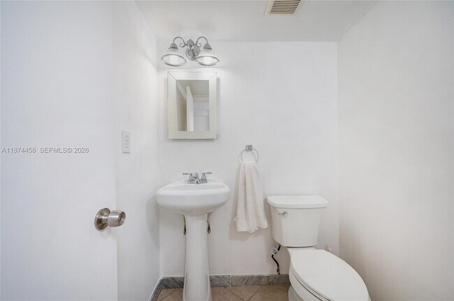 Building Photo - 100 Golden Isles Dr