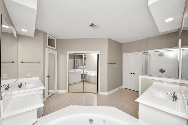 Building Photo - 5410 Deerbourne Chase Dr