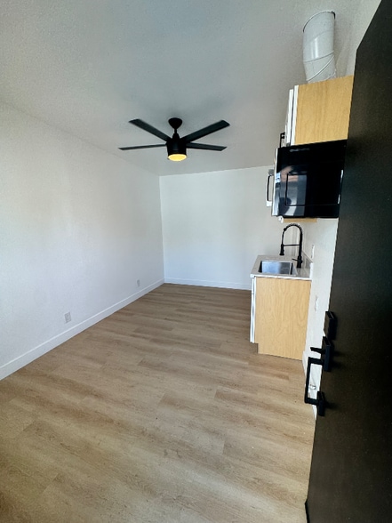 Building Photo - 2616 W Beverly Blvd