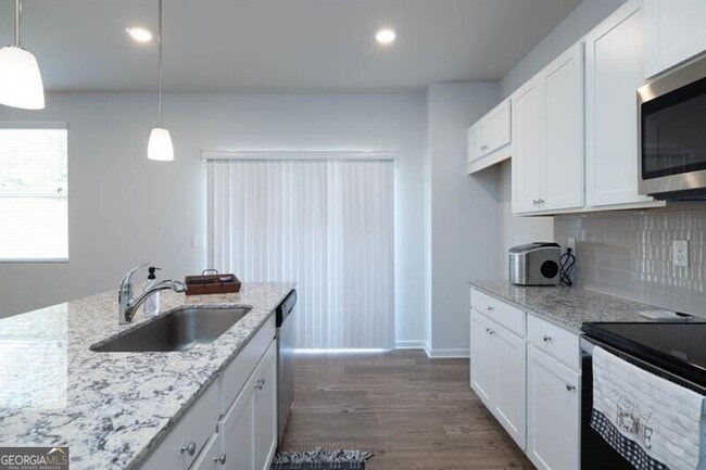 Building Photo - 165 Sweet Briar Wy