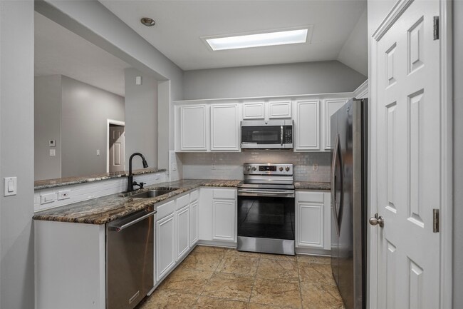 Building Photo - 20431 Fairfield Park Way