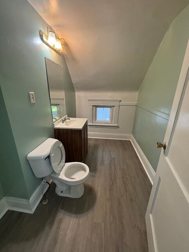 Building Photo - 4bd Single Cash Pay/Section 8