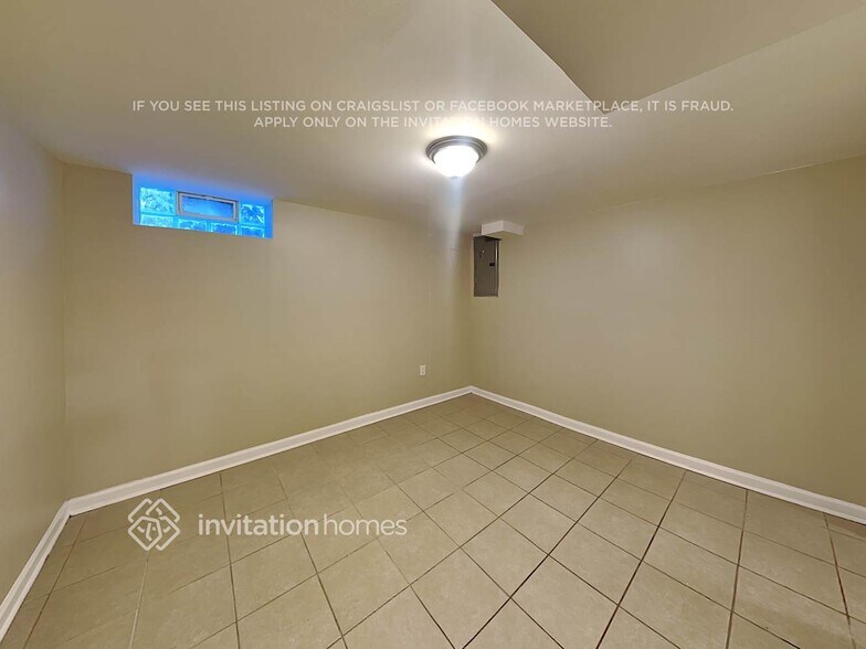 Building Photo - 2652 Maple St