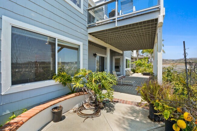 Building Photo - Stunning 3 Bed | 2.5 Bath Home with Office...