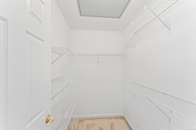 Building Photo - 601 Larson Dr
