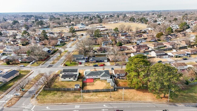Building Photo - MODERN, meticulously maintained 4 bedroom/2 Bath Ranch - INCLUDES LANDSCAPING!