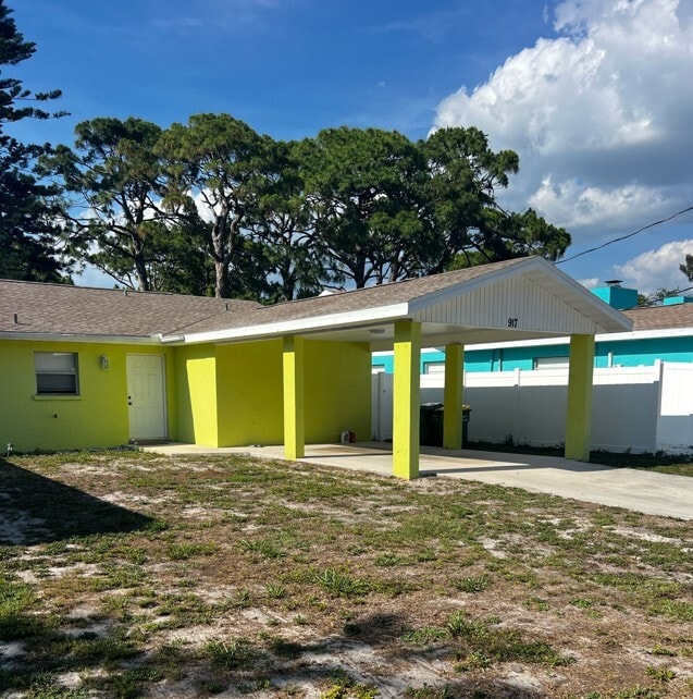 Building Photo - 917 Royal Palm Dr