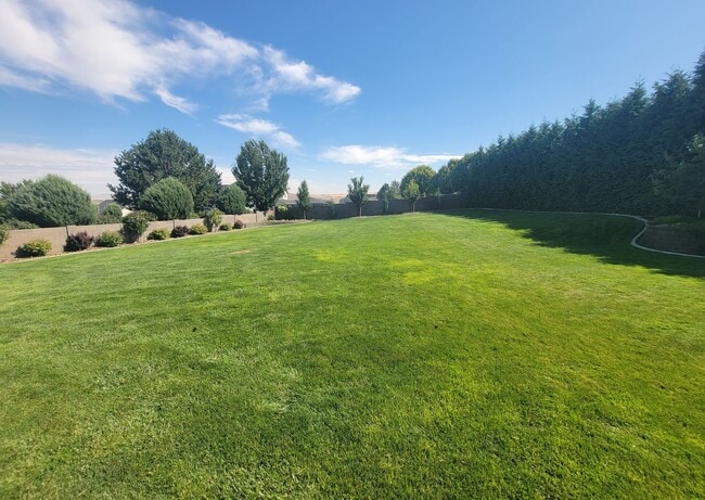 Building Photo - Peaceful Living with Views, Space & a 6 Ca...
