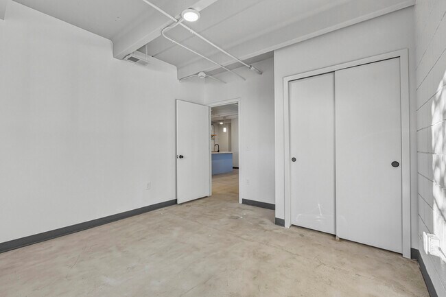 Building Photo - 415 S Weber St