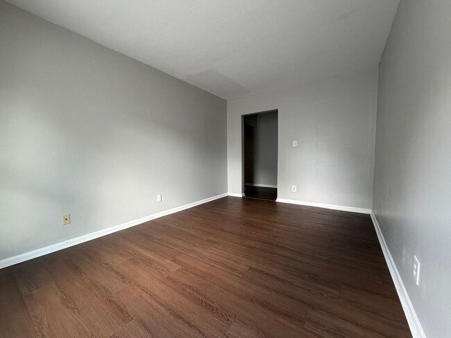 Building Photo - 421 Poplar Level Ct