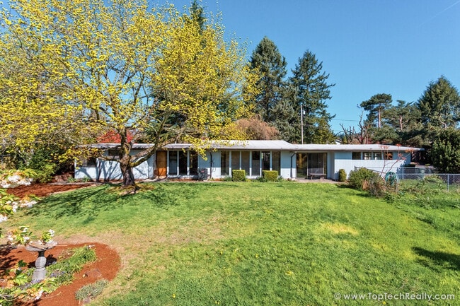 Building Photo - Charming Mid-Century Modern Ranch | 3 Bed | 2 Bath | One-Level Living | Prime Cedar Mill Location...