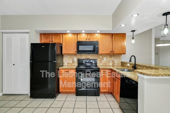 Building Photo - 2954 Sadina St