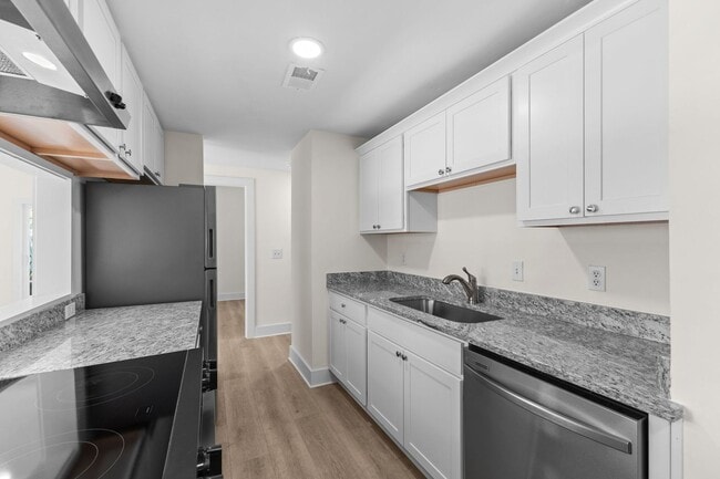 Building Photo - AVAILABLE NOW. 3 BED 1 BATH. IDEAL LOCATION IN BELLVUE. CLOSE TO EVERYTHING WEST NASHVILLE. NEWLY...