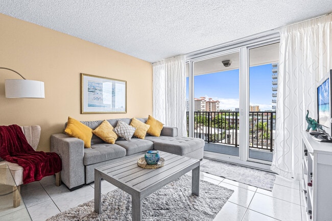 Building Photo - 525 N Ocean Blvd