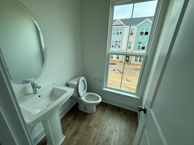 Building Photo - 15354 Oasis Sun Aly