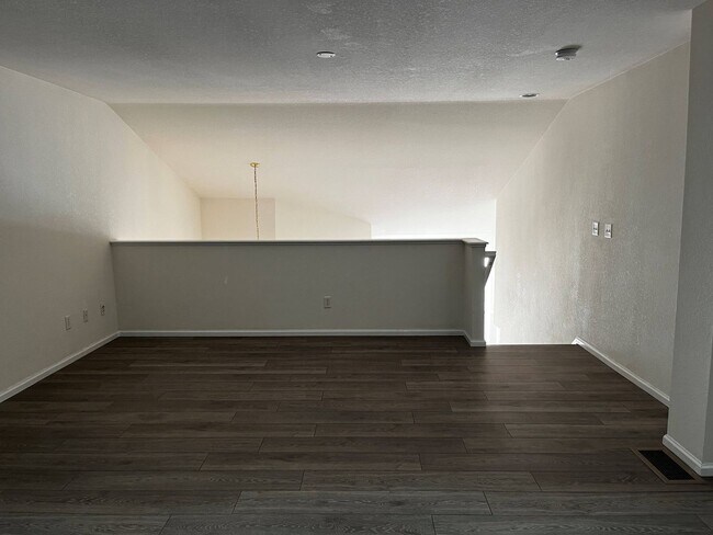 Building Photo - Spacious Townhouse Available in Lafayette