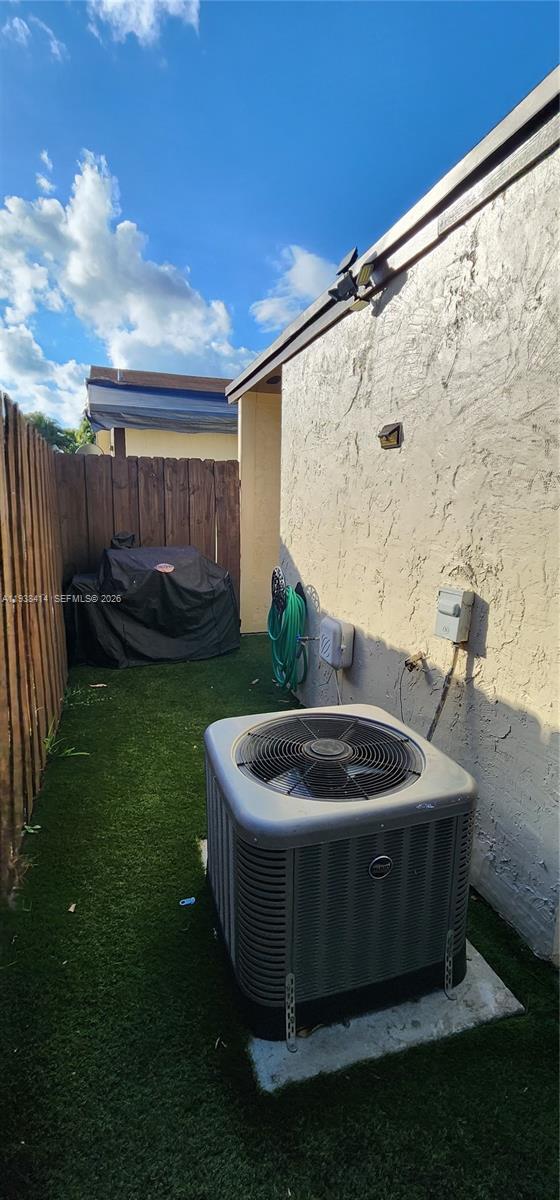 Building Photo - 9660 W Elm Ln