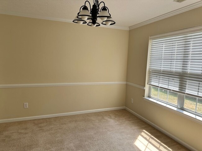Building Photo - Single family home in Springhill! Availabl...