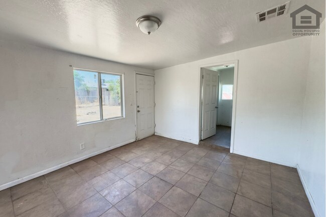 Building Photo - 4Bed/2Bath House at Glendale Ave/19th Ave! Ready for Immediate Move-In! – RV GATE! NO HOA!