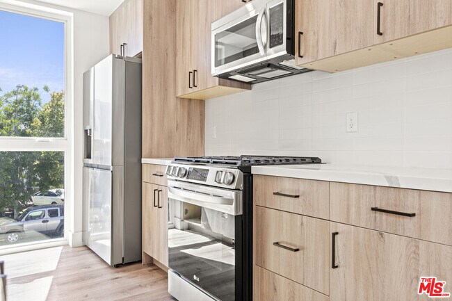 Building Photo - 10915 Hesby St