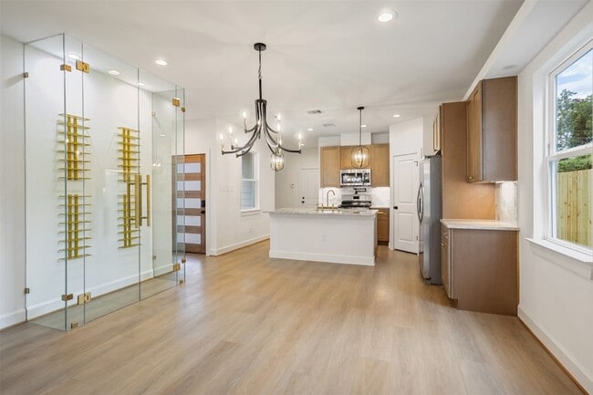 Building Photo - 884 Prosper St