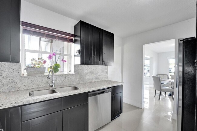 Building Photo - 3322 McKinley St