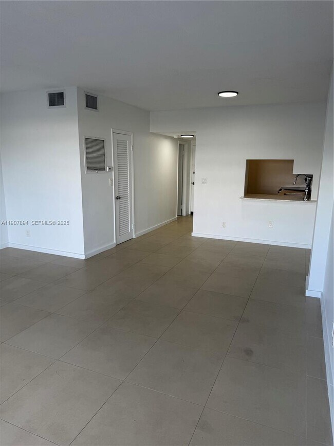 Building Photo - 1455 N Treasure Dr