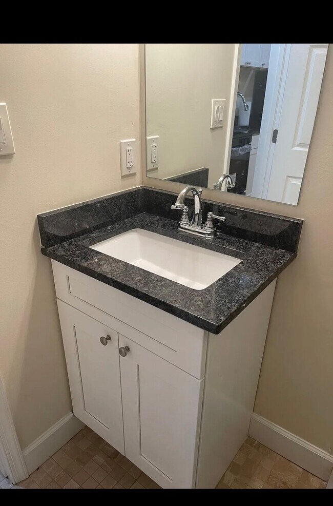 Building Photo - 1141 Owen Pl NE