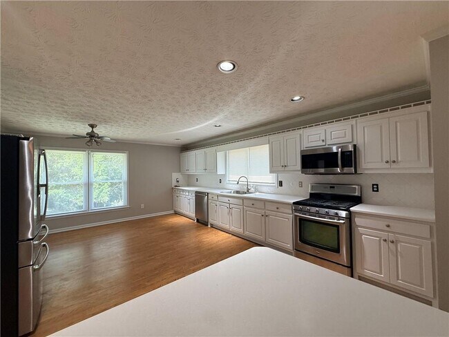 Building Photo - 6708 Bass Cir