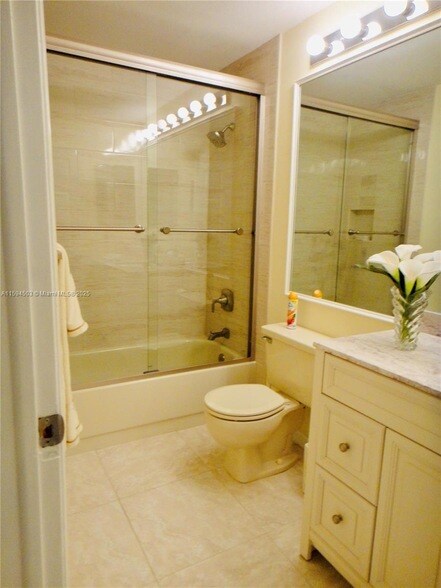 Building Photo - 1102 Duncan Cir