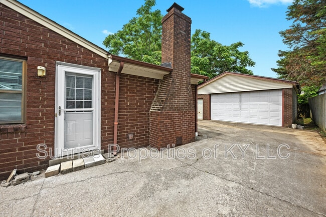 Building Photo - 10105 McNeely Lake Dr