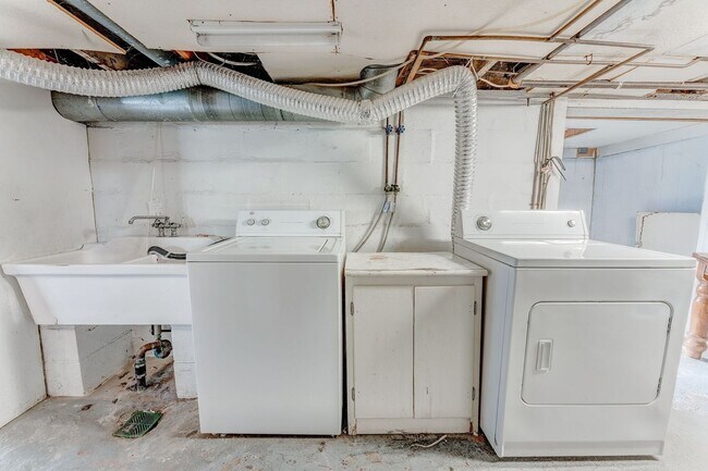 Building Photo - 759 Snider St