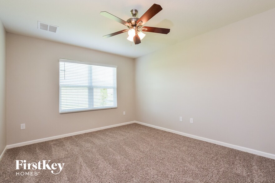 Building Photo - 545 Sorrento Dr