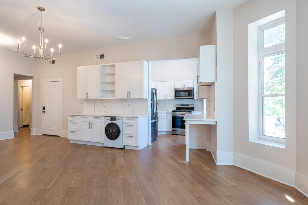 Building Photo - 2246 N Clark St