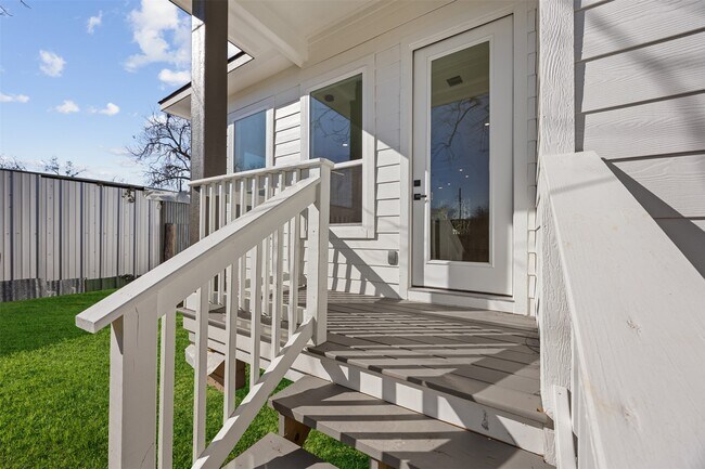 Building Photo - 615 Lettie St