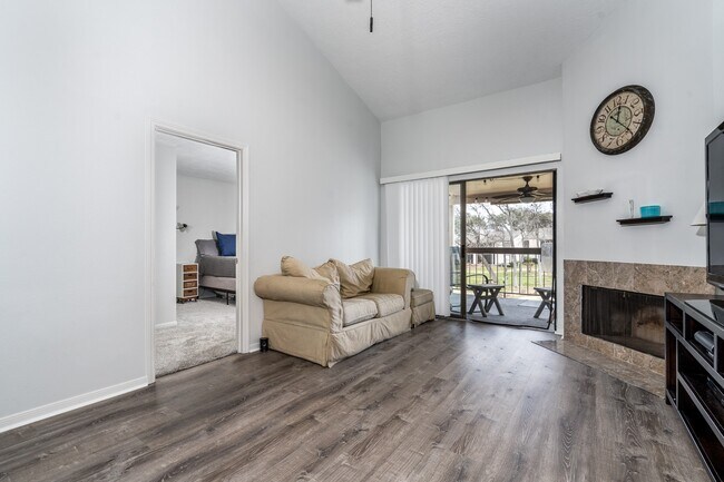 Building Photo - 203 B Lakeview Terrace