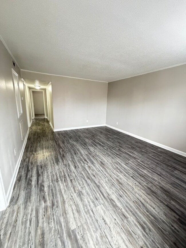 Building Photo - 3 Bedroom