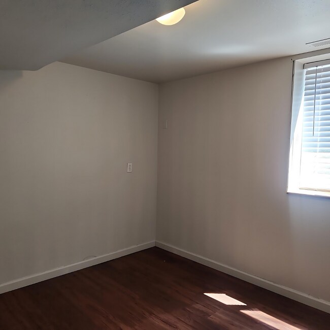 Building Photo - 911 W Leola St