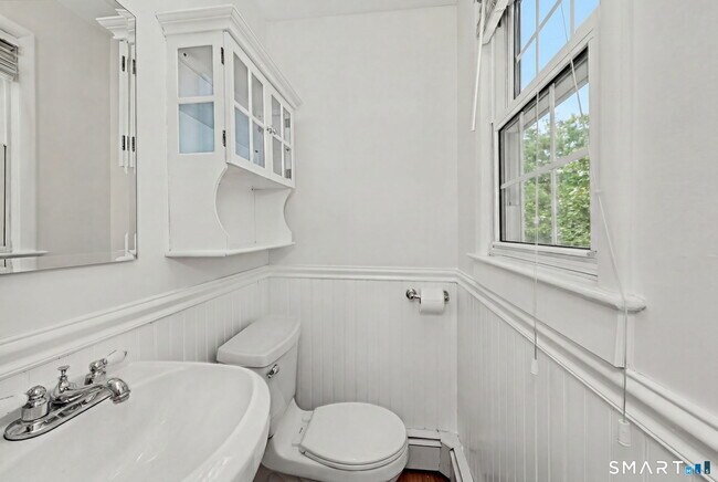 Building Photo - 44 Barmore Dr W